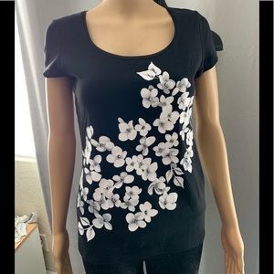 White House Black Market Black Floral Tee Size xs
